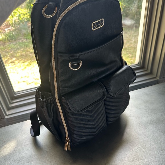 Itzy Ritzy Boss Plus - Picture 2 of 12